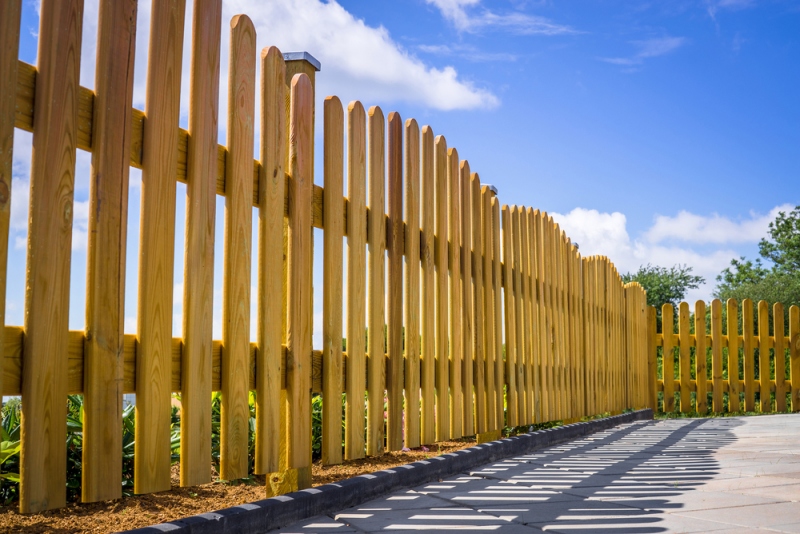 How To Pick The Best Fence For Hot and Humid Weather